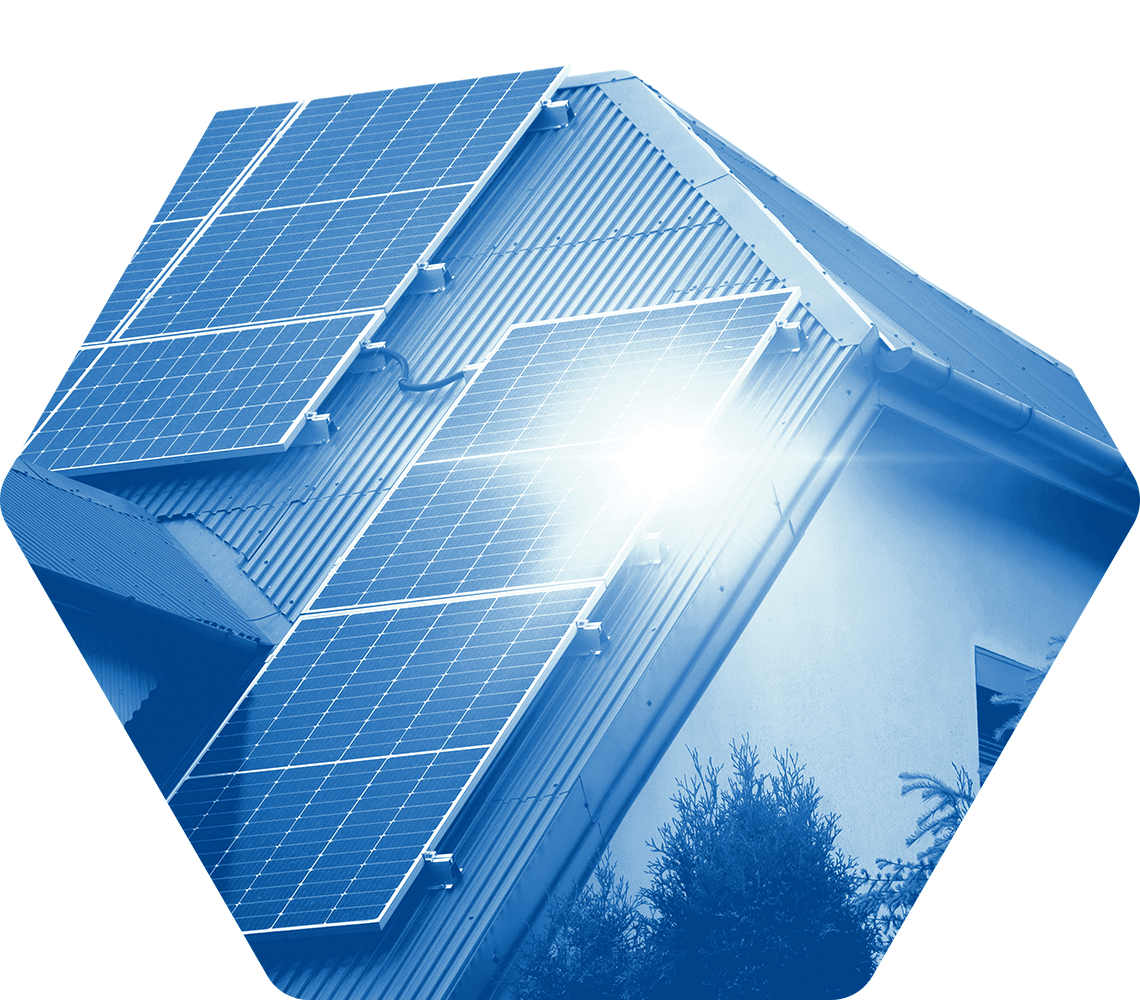 sonnenenergie-auf-dem-dach-eines-normalen-hauses_blau_2_rgb_hex